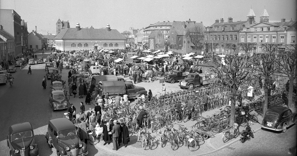 The Mårtens Square (Mårtenstorget) in Lund with the Market Hall in the 1950s.