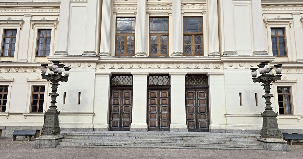 The main entrance to the Lund University Main Building