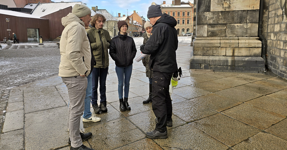 One of the voluntary tourist information Destination Lunds greeters showing Lund